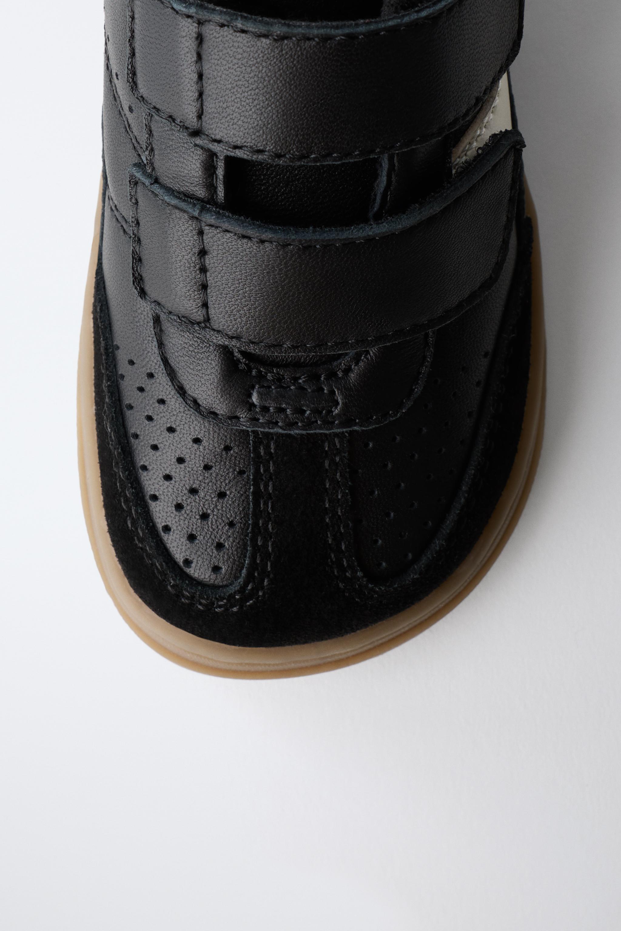 BASKET EN CUIR À BRIDES PIEDS NUS